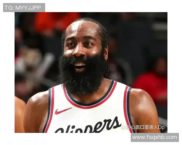 哈登与足球明星亲密互动视频引发球迷热议展现跨界友谊魅力