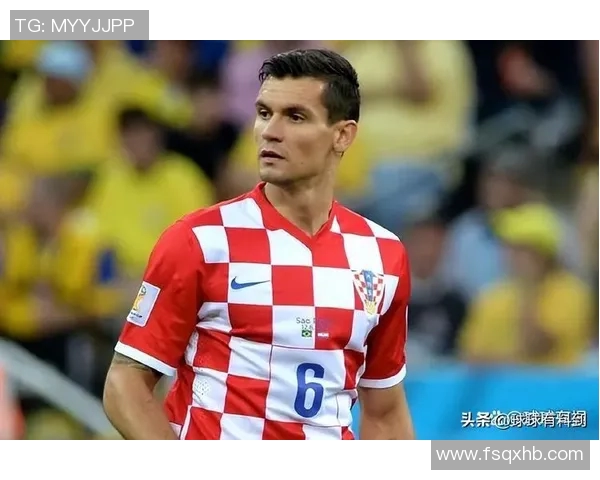 足球明星专属羽绒服引领时尚潮流让你在寒冬中也能尽显运动风范